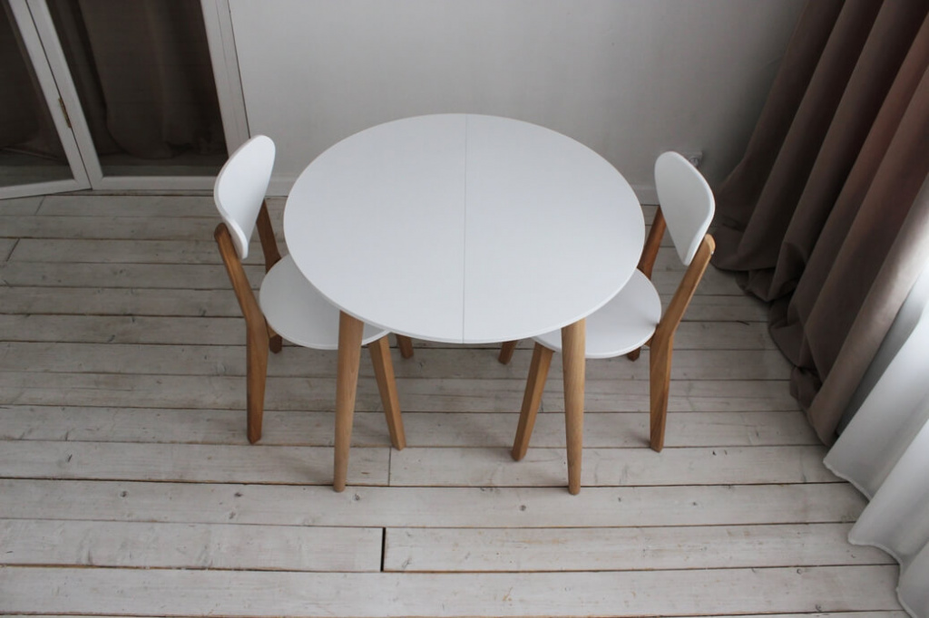 Kovdor, круглый белый стол с четырьмя прямыми ножками, D 900