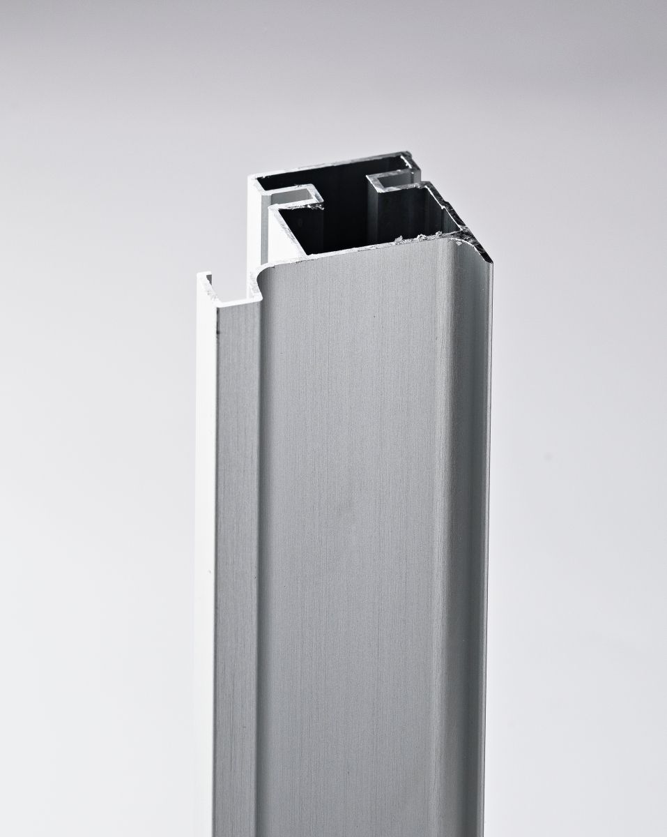 Профиль вертикальный 4,7м серебро матовое L